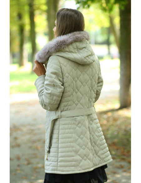 Geacă de Damă Matlasată Din Piele de Miel și Guler din Vulpe Argintie Model Dalia Crem